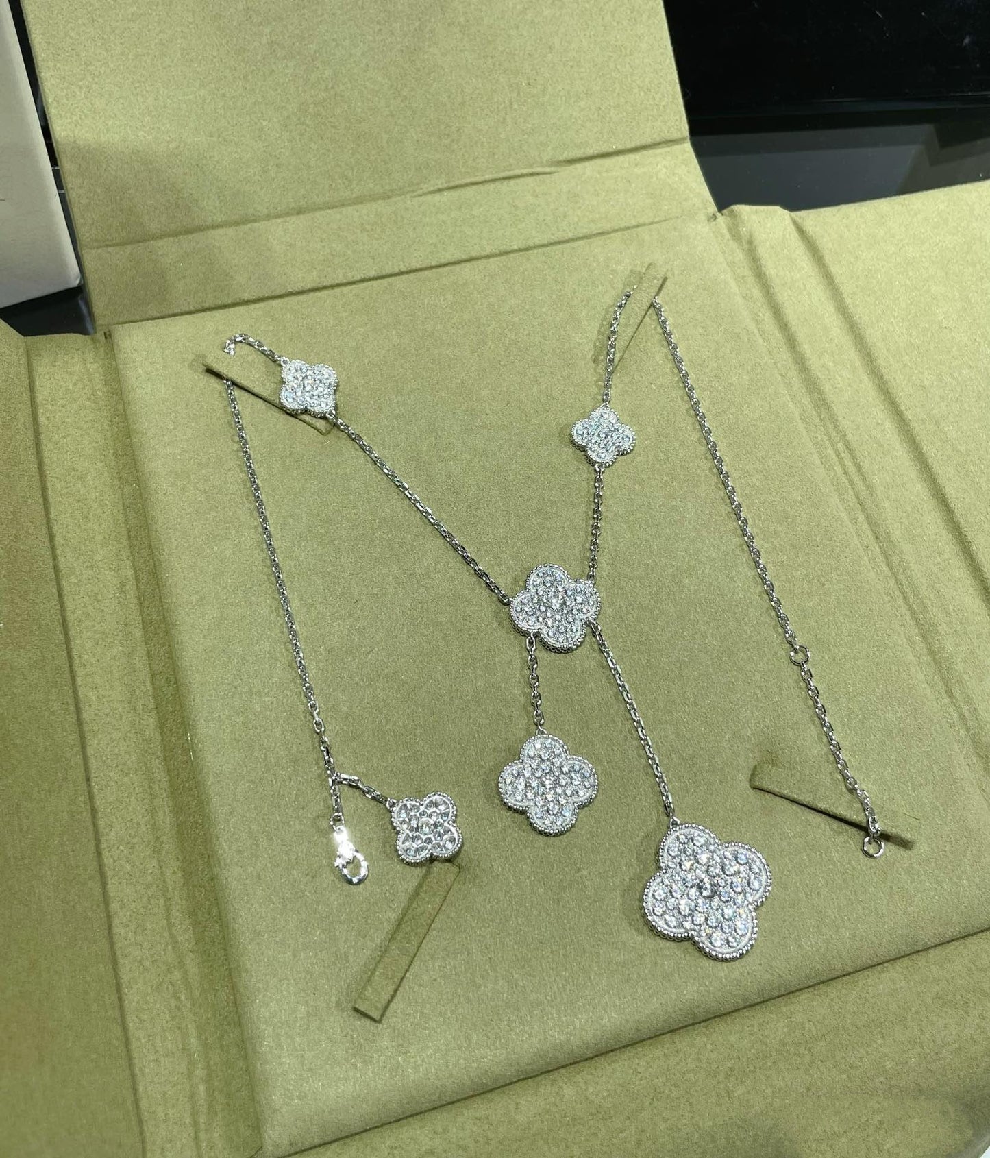 [Love Lucky]CLOVER 6 MOTIF DIAMOND PAVED NECKLACE