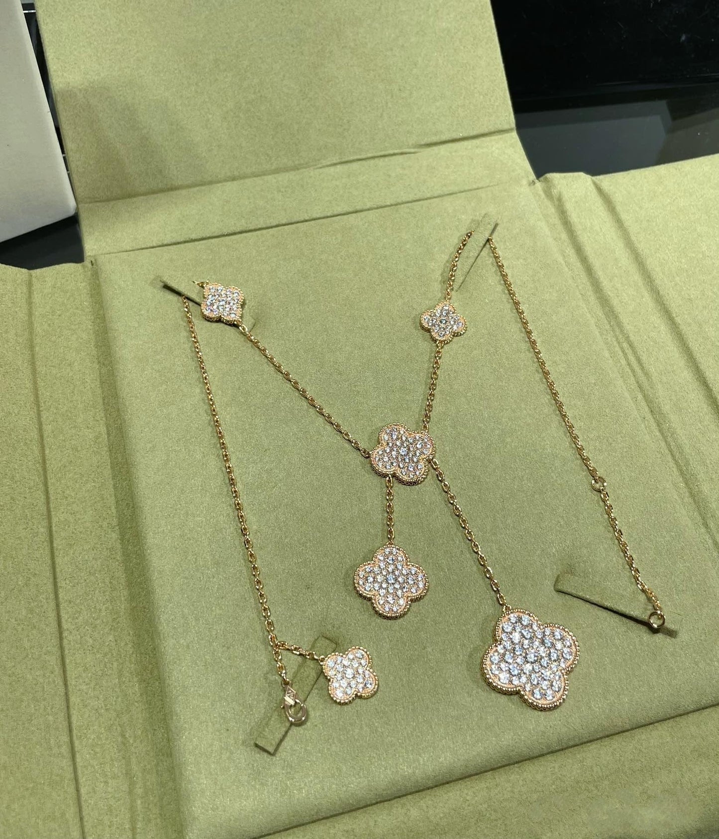 [Love Lucky]CLOVER 6 MOTIF DIAMOND PAVED NECKLACE