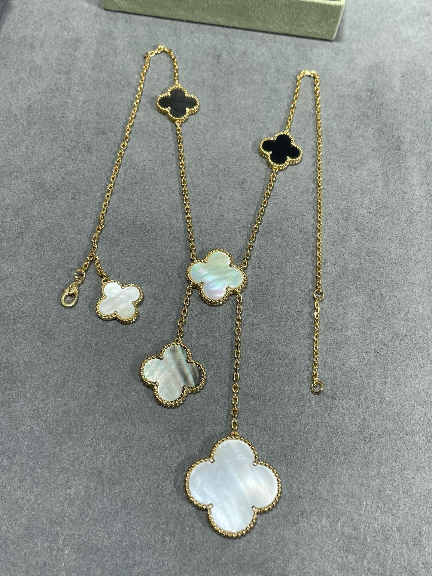 [Love Lucky]CLOVER 6 MOTIF MOP ONYX GOLD NECKLACE