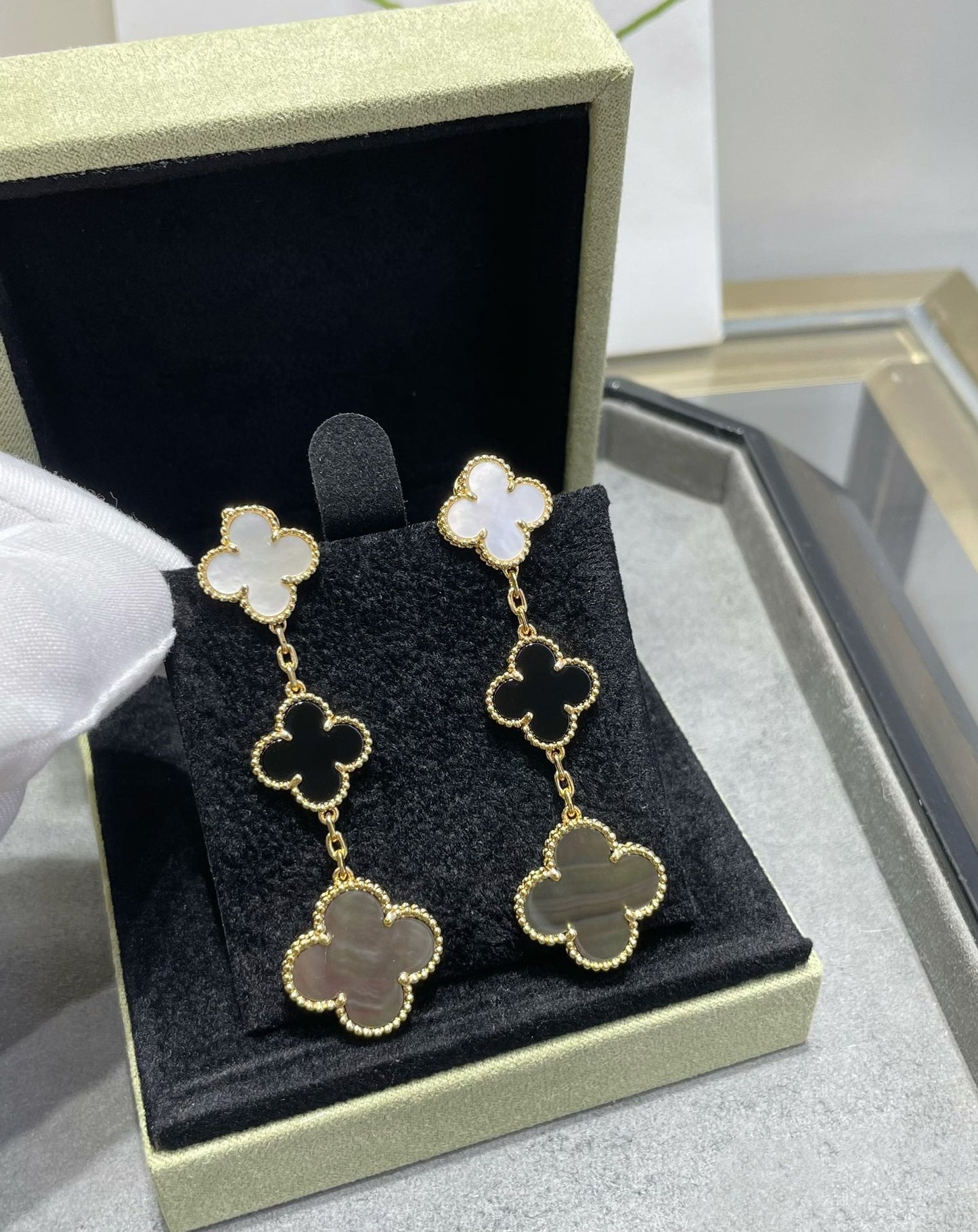 [Love Lucky]CLOVER 3 MOTIF MOP ONYX DARK MOP PINK GOLD EARRINGS
