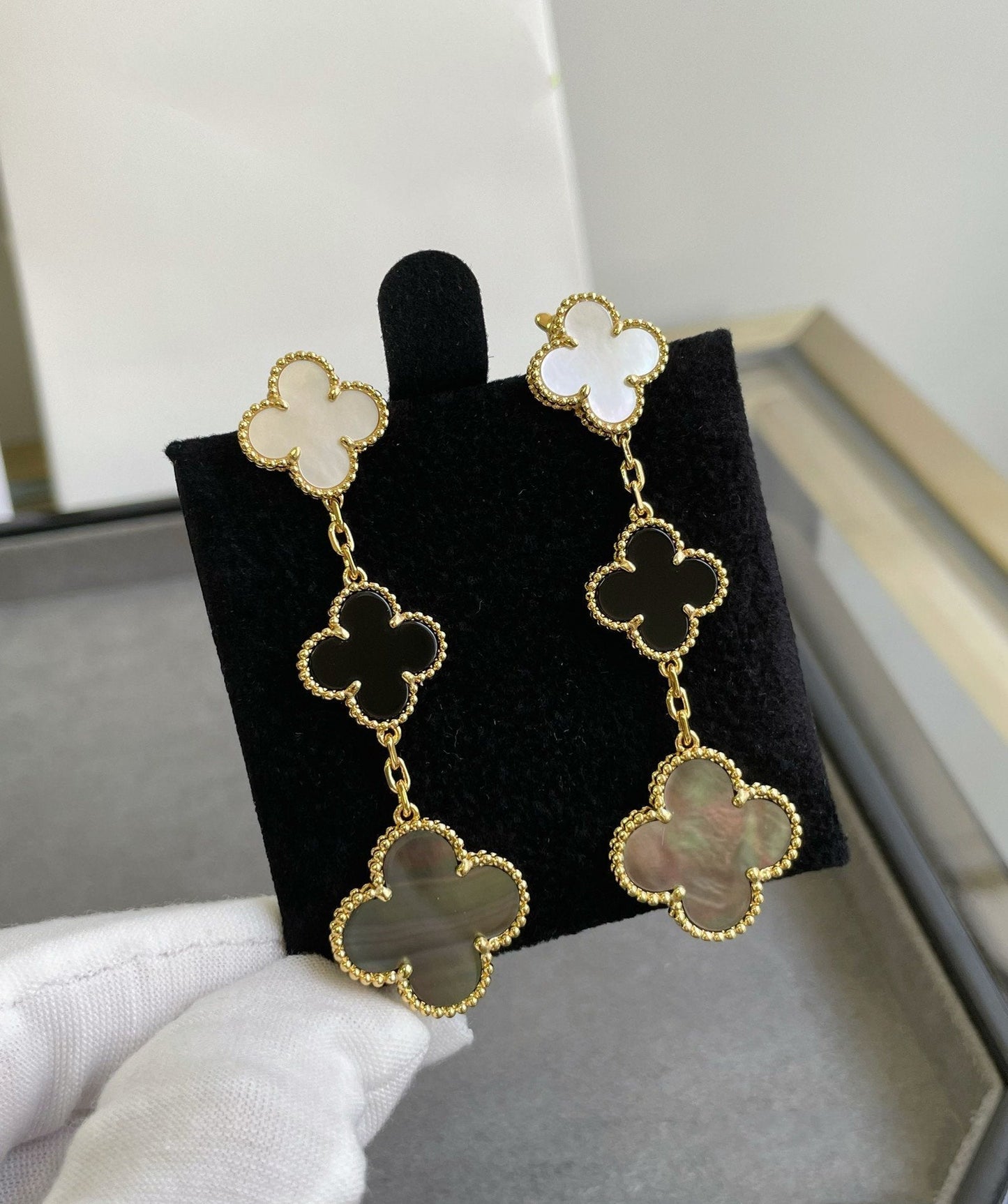 [Love Lucky]CLOVER 3 MOTIF MOP ONYX DARK MOP PINK GOLD EARRINGS