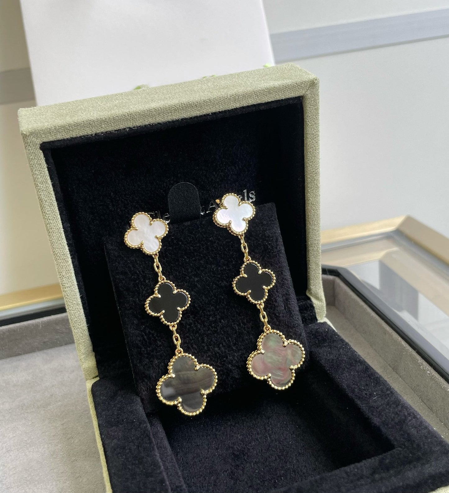 [Love Lucky]CLOVER 3 MOTIF MOP ONYX DARK MOP PINK GOLD EARRINGS