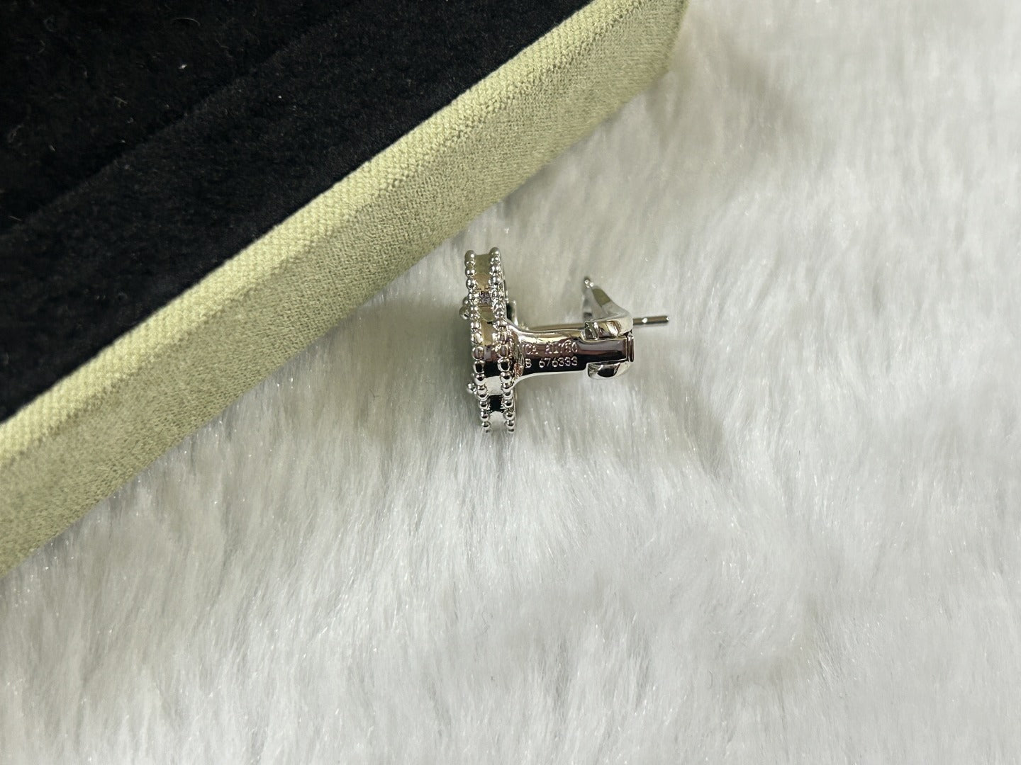 [Love Lucky]CLOVER PIETERSITE MEDIUM STUD EARRINGS