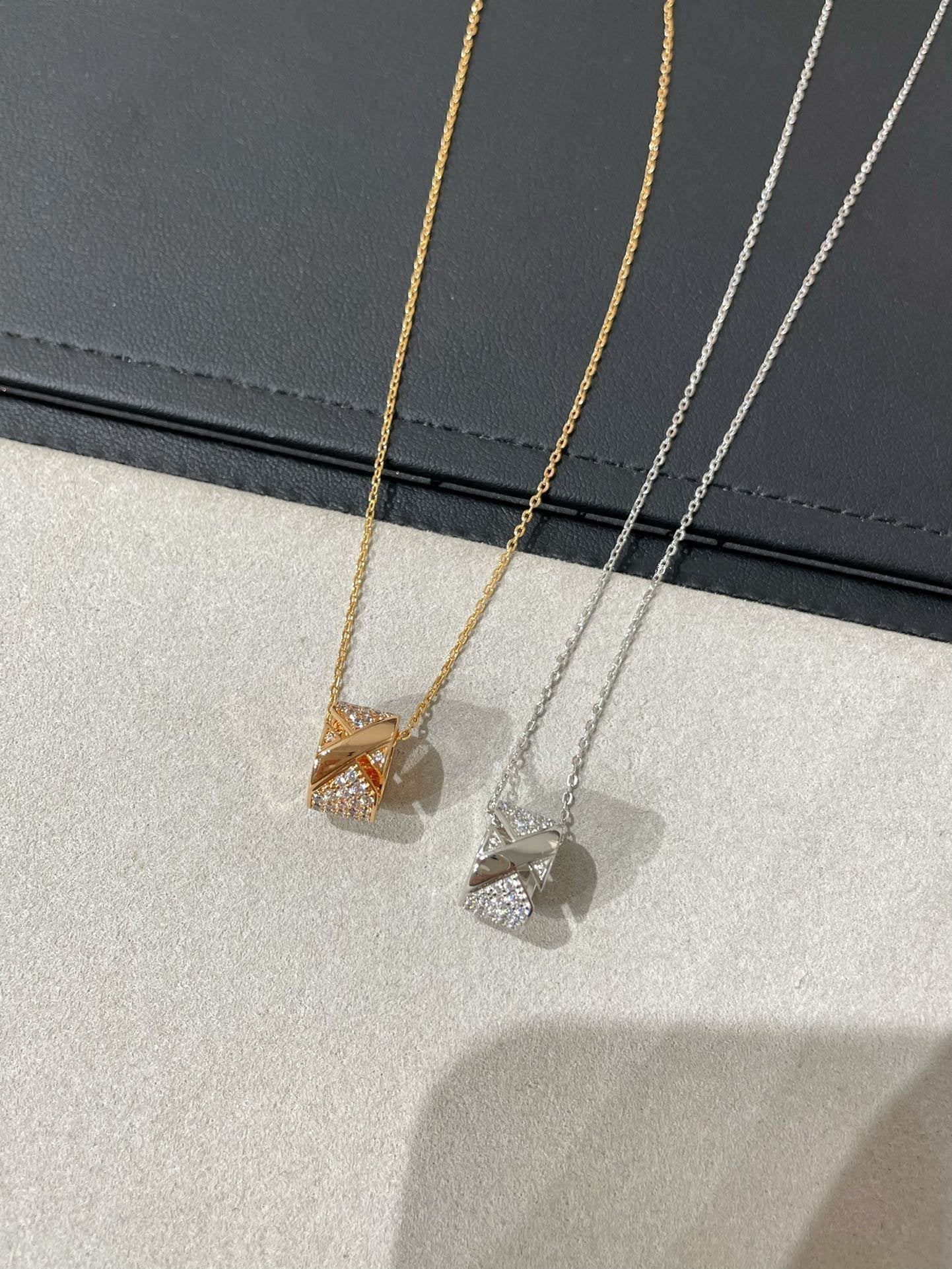 [Love Lucky]LIENS EVIDENCE DIAMOND PAVED NECKLACE