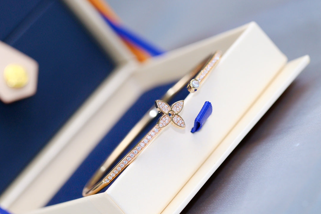 [Love Lucky]IDYLLE PINK GOLD OPEN BRACELET DIAMOND PAVED