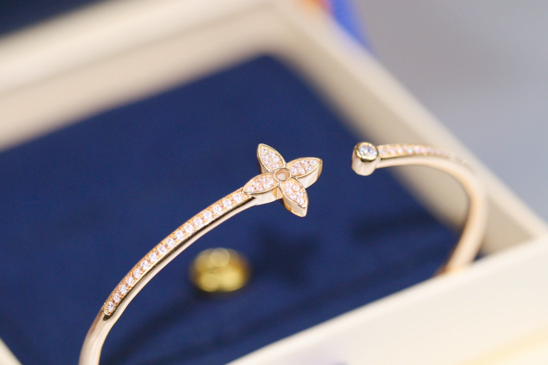 [Love Lucky]IDYLLE PINK GOLD OPEN BRACELET DIAMOND PAVED