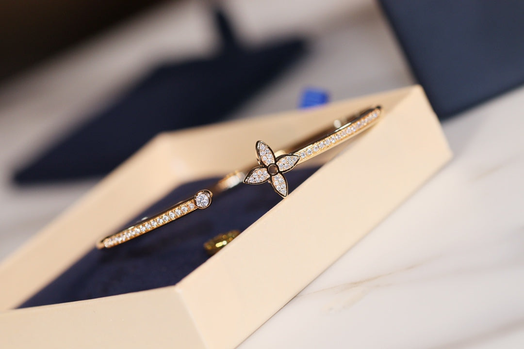 [Love Lucky]IDYLLE GOLD OPEN BRACELET DIAMOND PAVED
