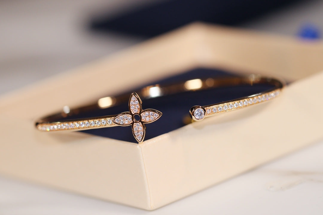 [Love Lucky]IDYLLE GOLD OPEN BRACELET DIAMOND PAVED