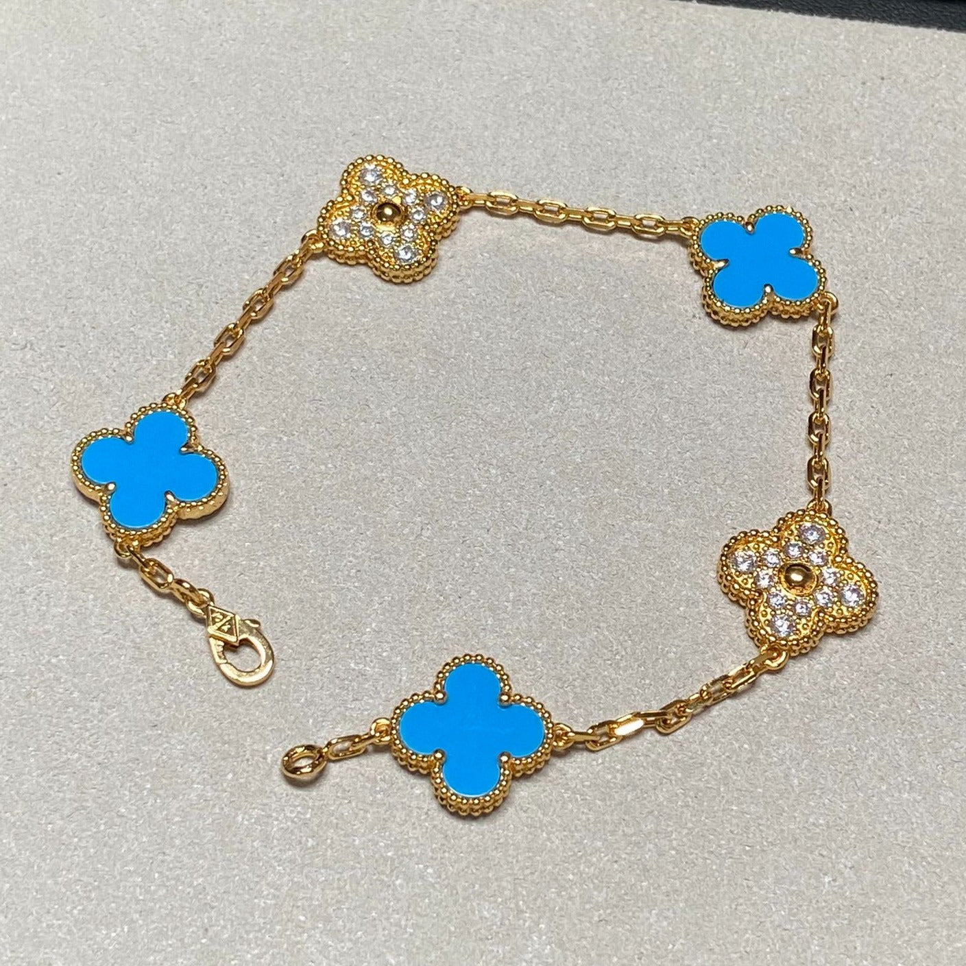 [Love Lucky]CLOVER 5 MOTIF BLUE CHALCEDONY DIAMOND GOLD BRACELET
