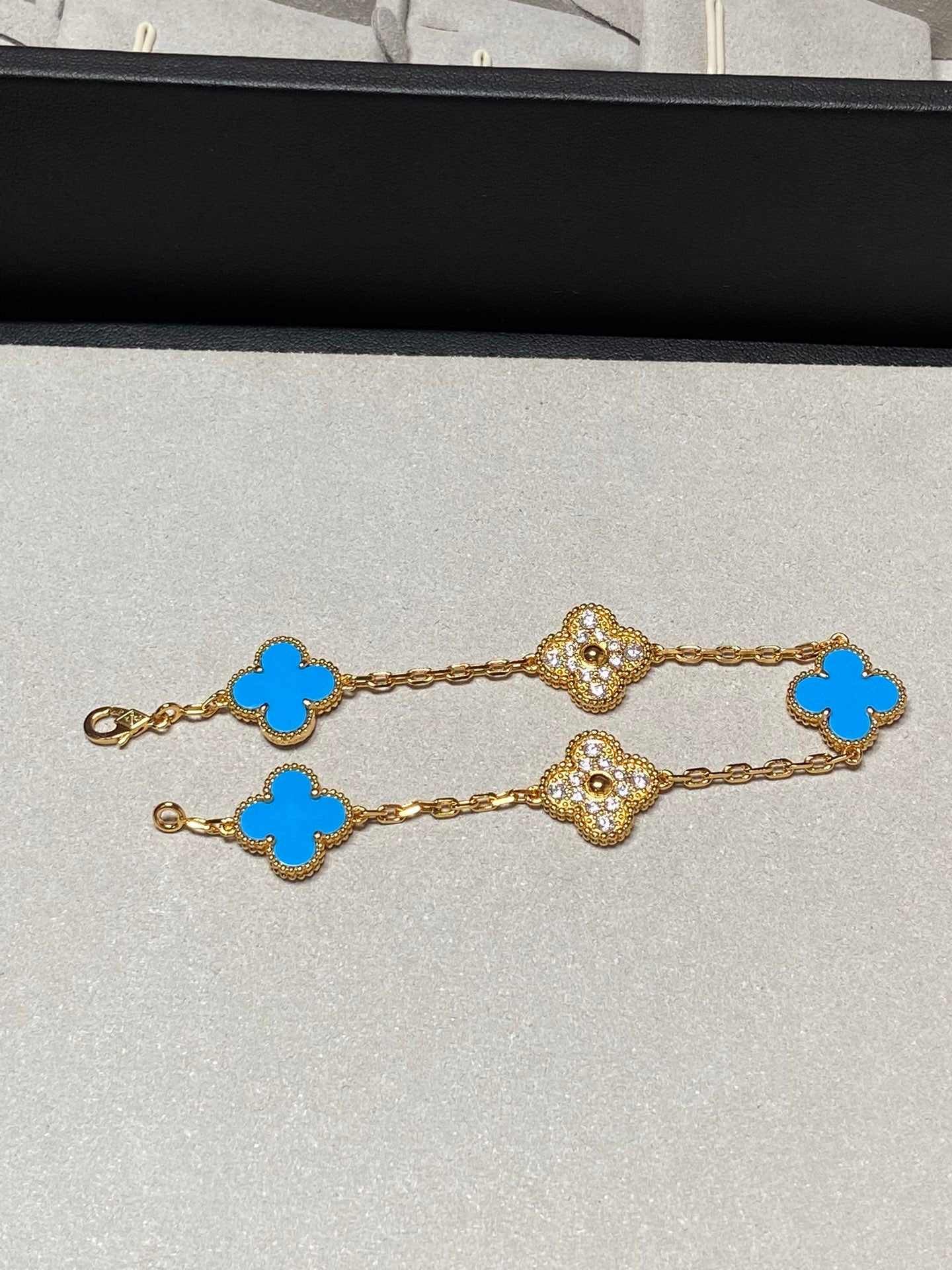 [Love Lucky]CLOVER 5 MOTIF BLUE CHALCEDONY DIAMOND GOLD BRACELET