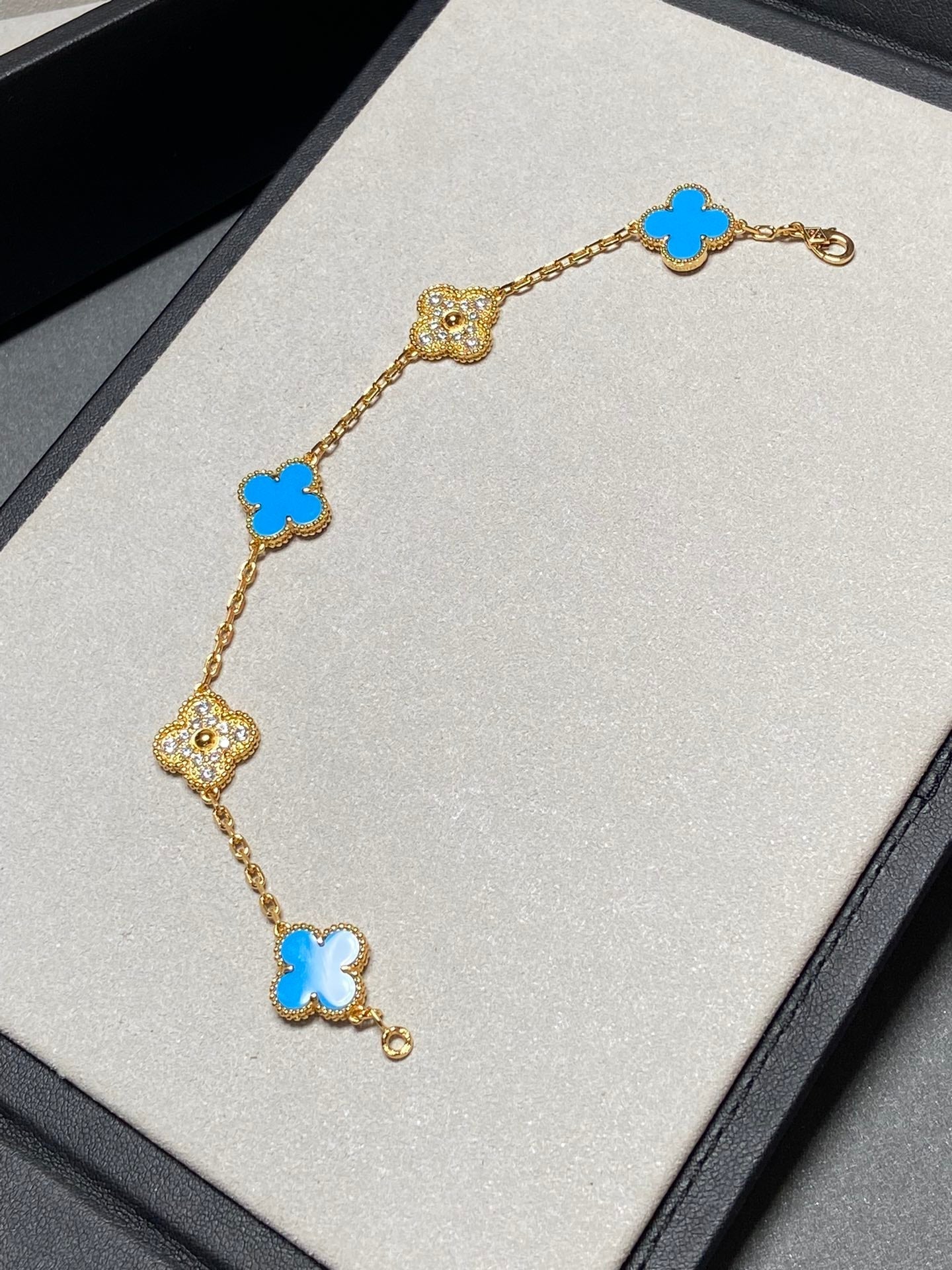 [Love Lucky]CLOVER 5 MOTIF BLUE CHALCEDONY DIAMOND GOLD BRACELET