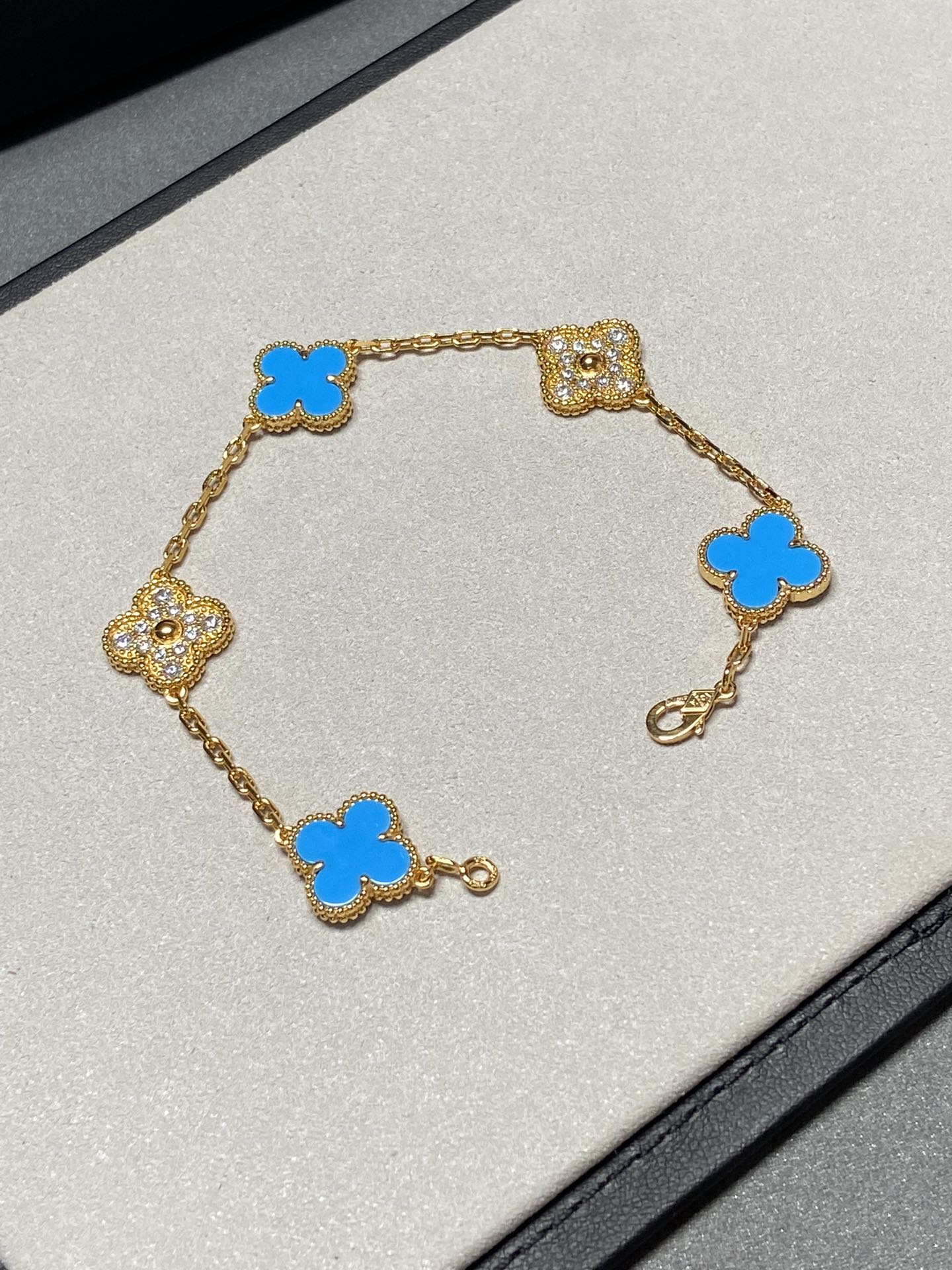 [Love Lucky]CLOVER 5 MOTIF BLUE CHALCEDONY DIAMOND GOLD BRACELET
