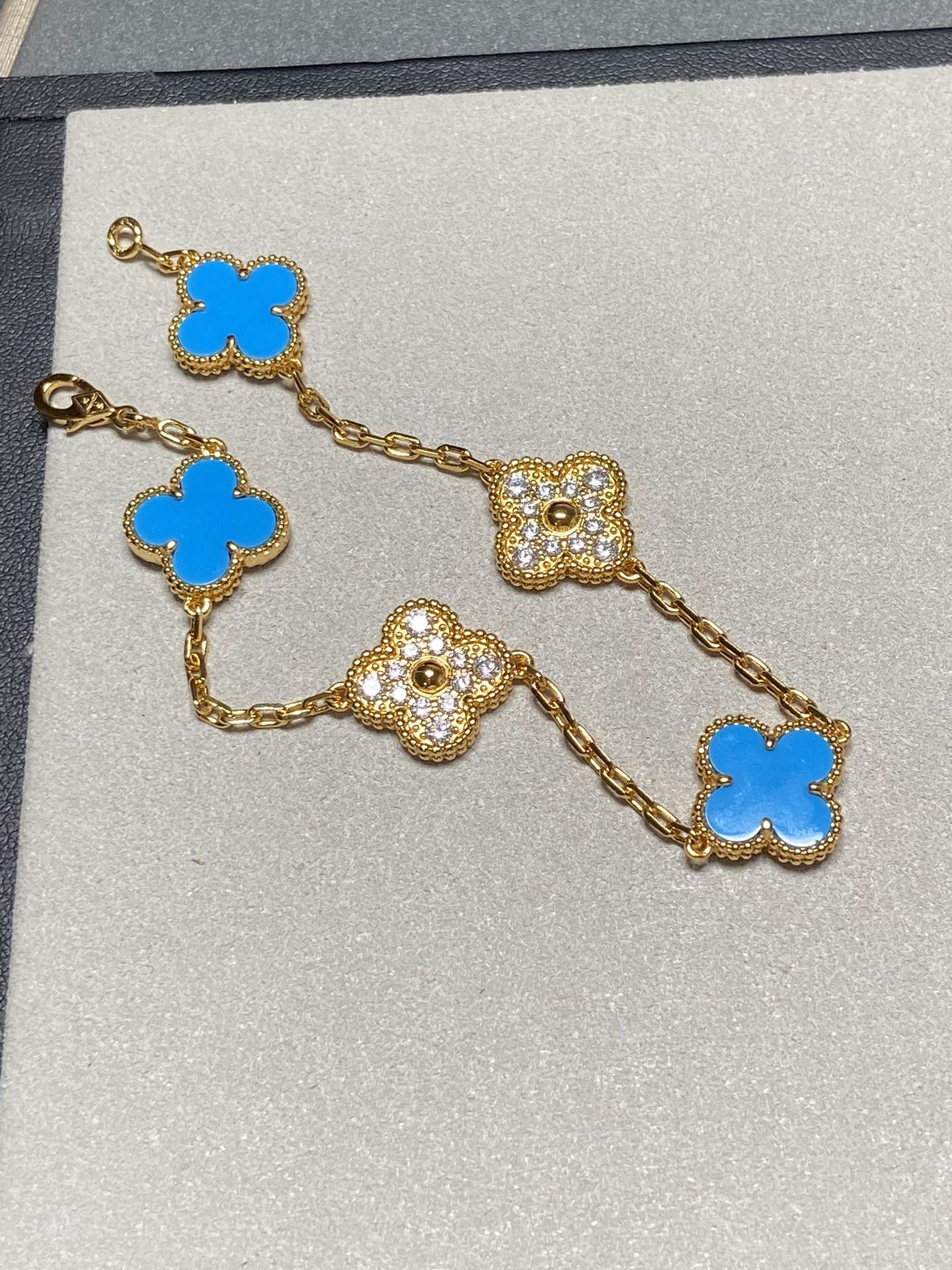 [Love Lucky]CLOVER 5 MOTIF BLUE CHALCEDONY DIAMOND GOLD BRACELET