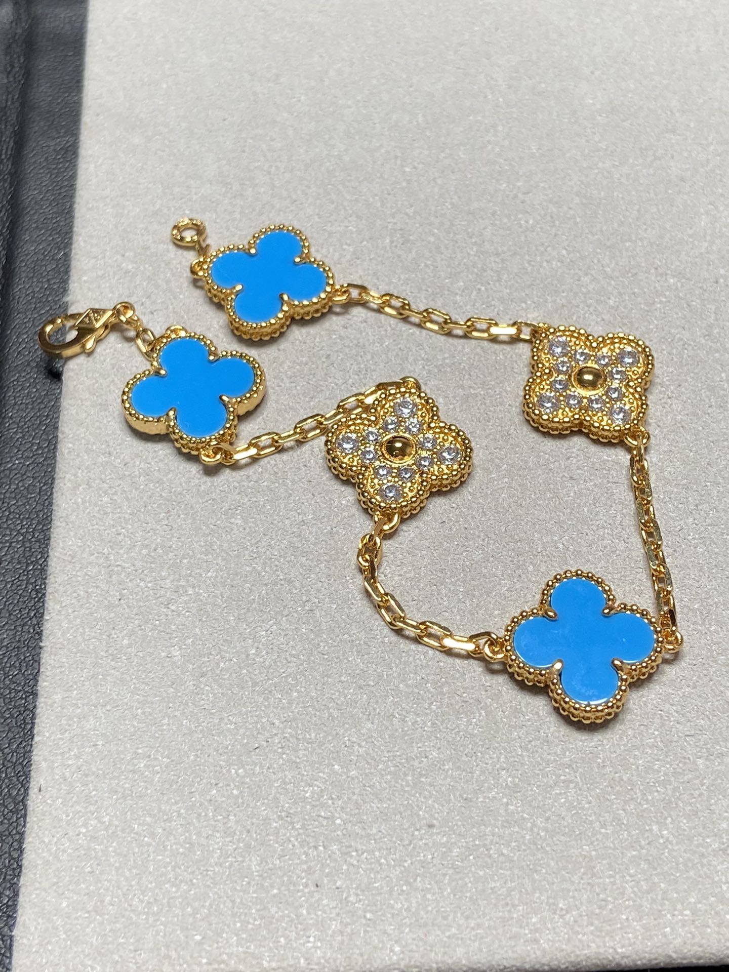 [Love Lucky]CLOVER 5 MOTIF BLUE CHALCEDONY DIAMOND GOLD BRACELET