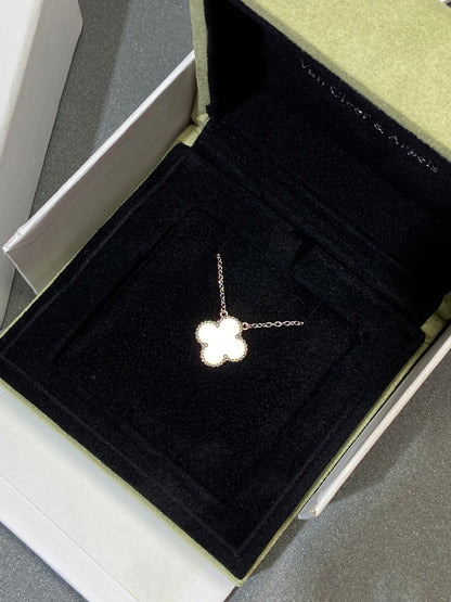 [Love Lucky]CLOVER MEDIUM SILVER WHITE MOP NECKLACE