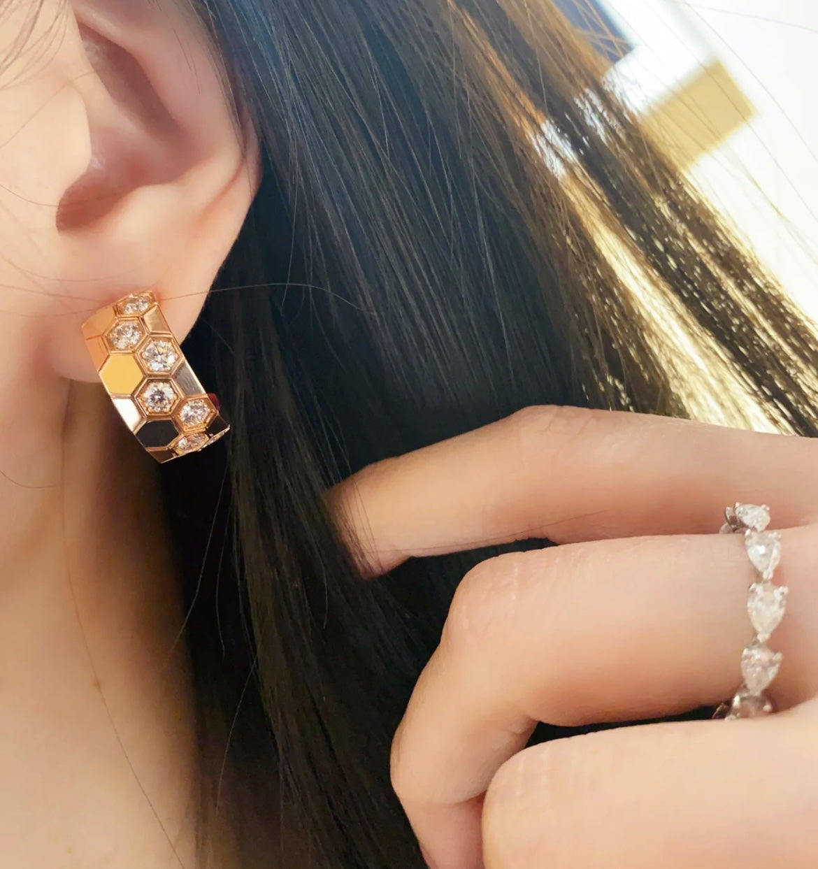[Love Lucky]BEE LOVE DIAMOND HOOP EARRINGS