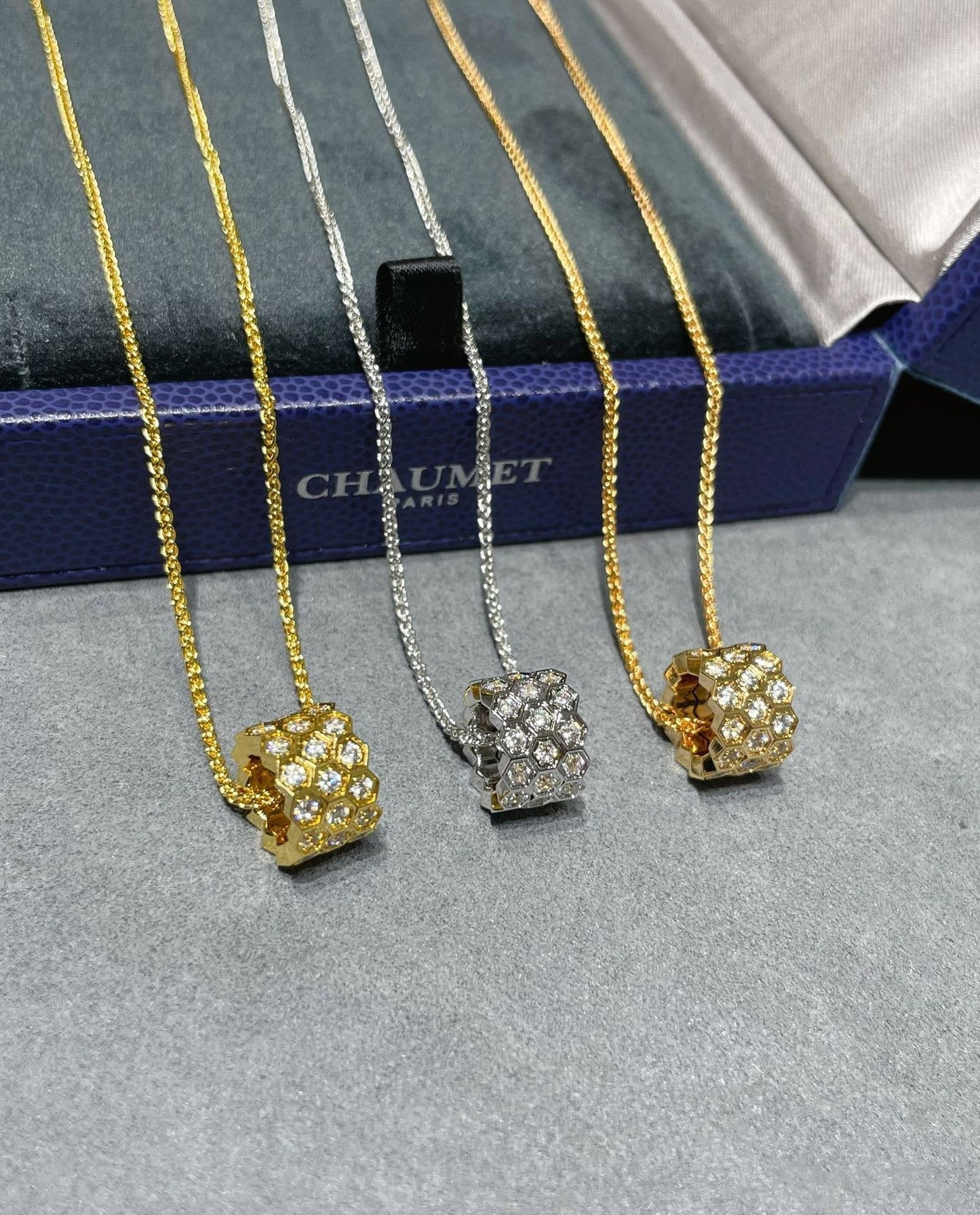 [Love Lucky]BEE LOVE DIAMOND PAVED 3 ROW NECKLACE