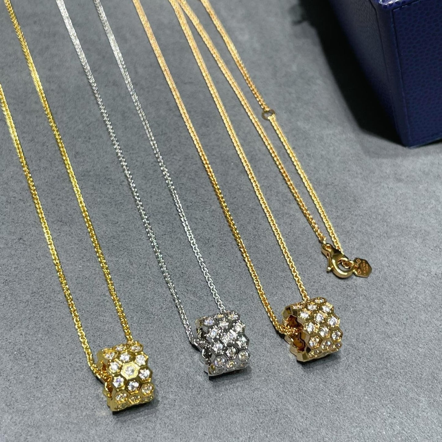 [Love Lucky]BEE LOVE DIAMOND PAVED 3 ROW NECKLACE