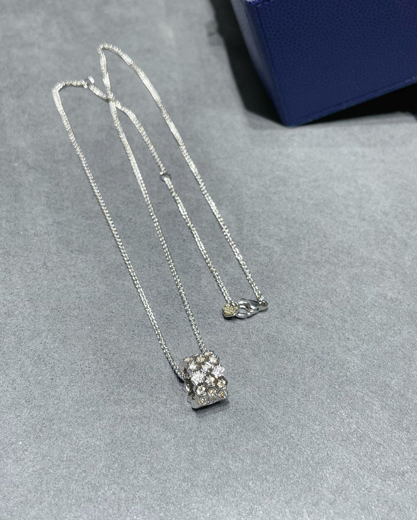 [Love Lucky]BEE LOVE DIAMOND PAVED 3 ROW NECKLACE