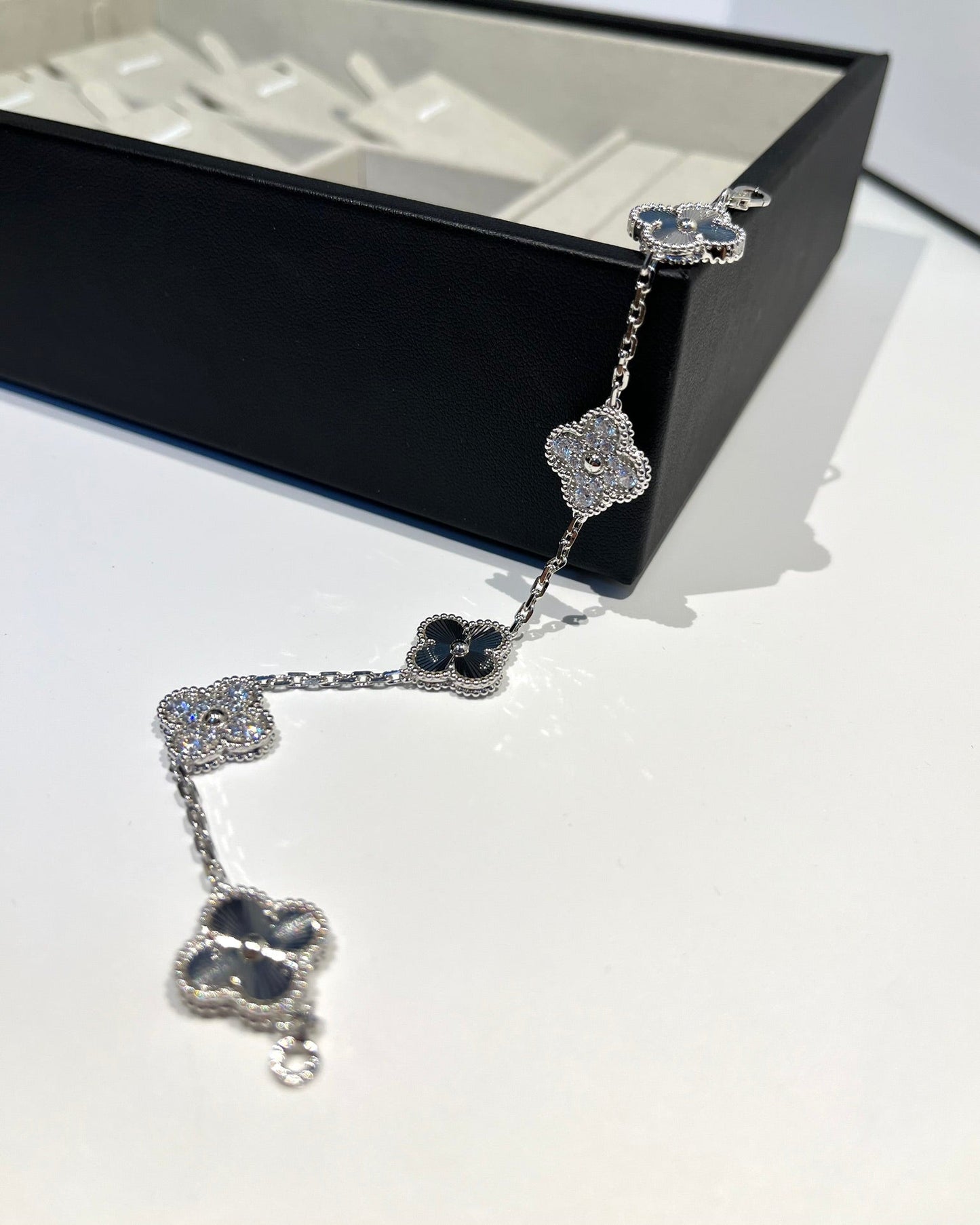 [Love Lucky]CLOVER 5 MOTIF SILVER DIAMOND BRACELET