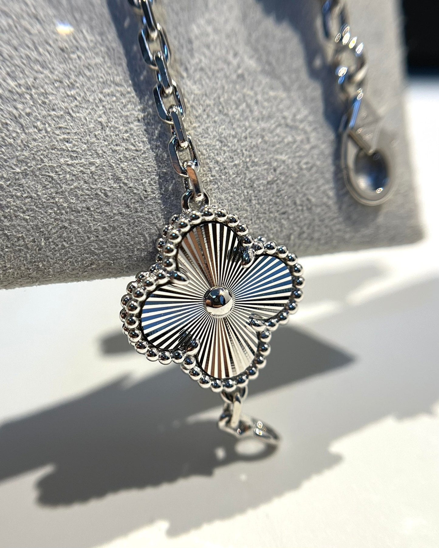 [Love Lucky]CLOVER 5 MOTIF SILVER DIAMOND BRACELET