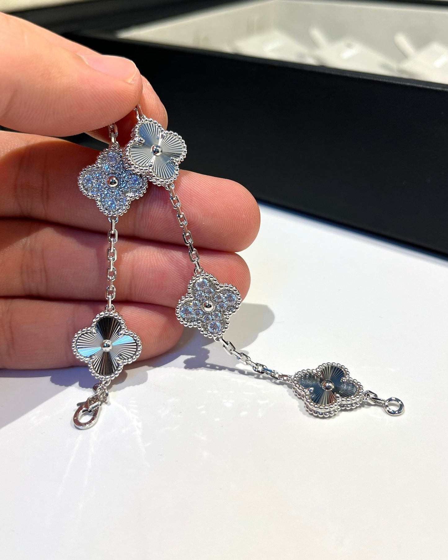 [Love Lucky]CLOVER 5 MOTIF SILVER DIAMOND BRACELET