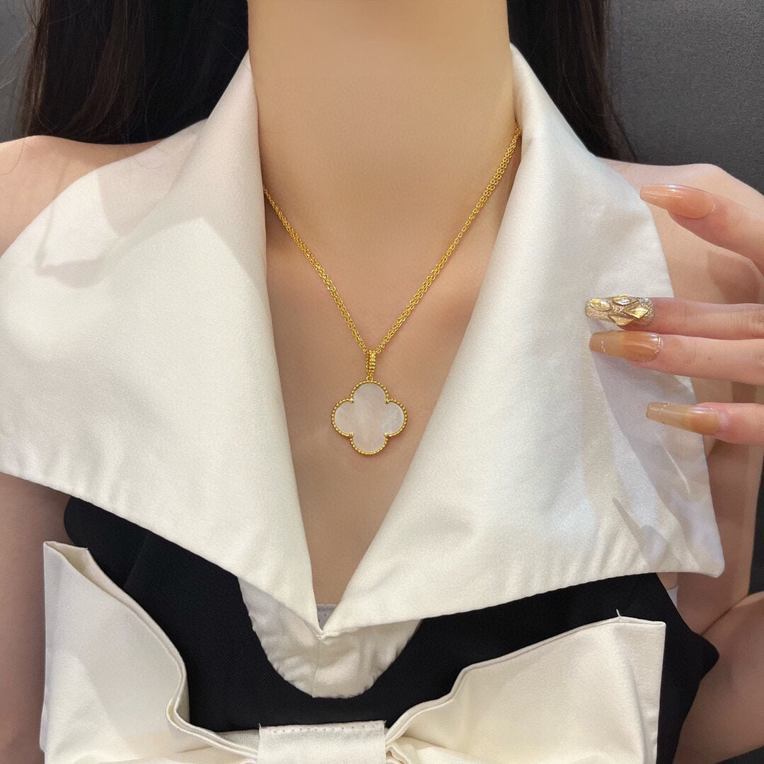 [Love Lucky]CLOVER 25MM MOP LARGE PENDANT NECKLACE