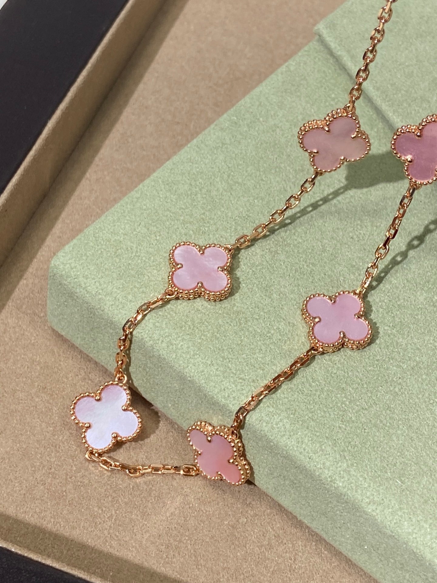 [Love Luck] Four-leaf Clover 10-flower pink necklace