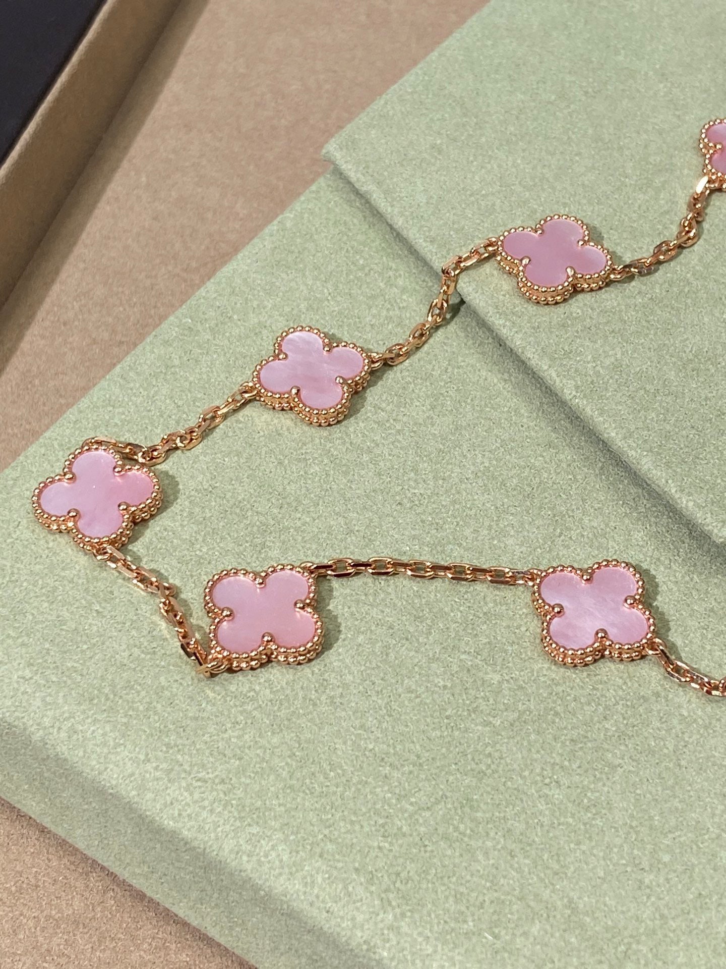[Love Luck] Four-leaf Clover 10-flower pink necklace