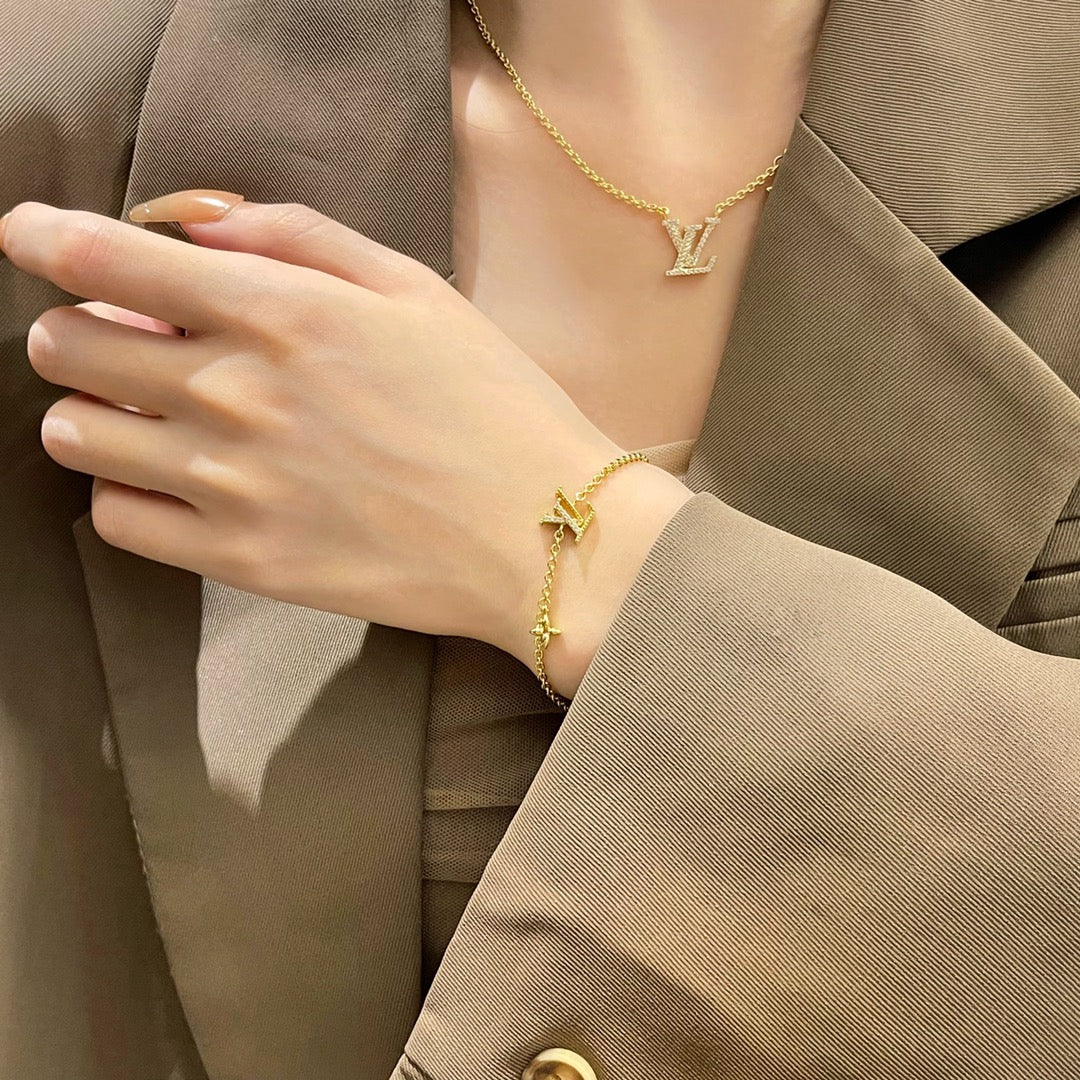 [Love Lucky]LOGO STAR MOTIF GOLD BRACELET