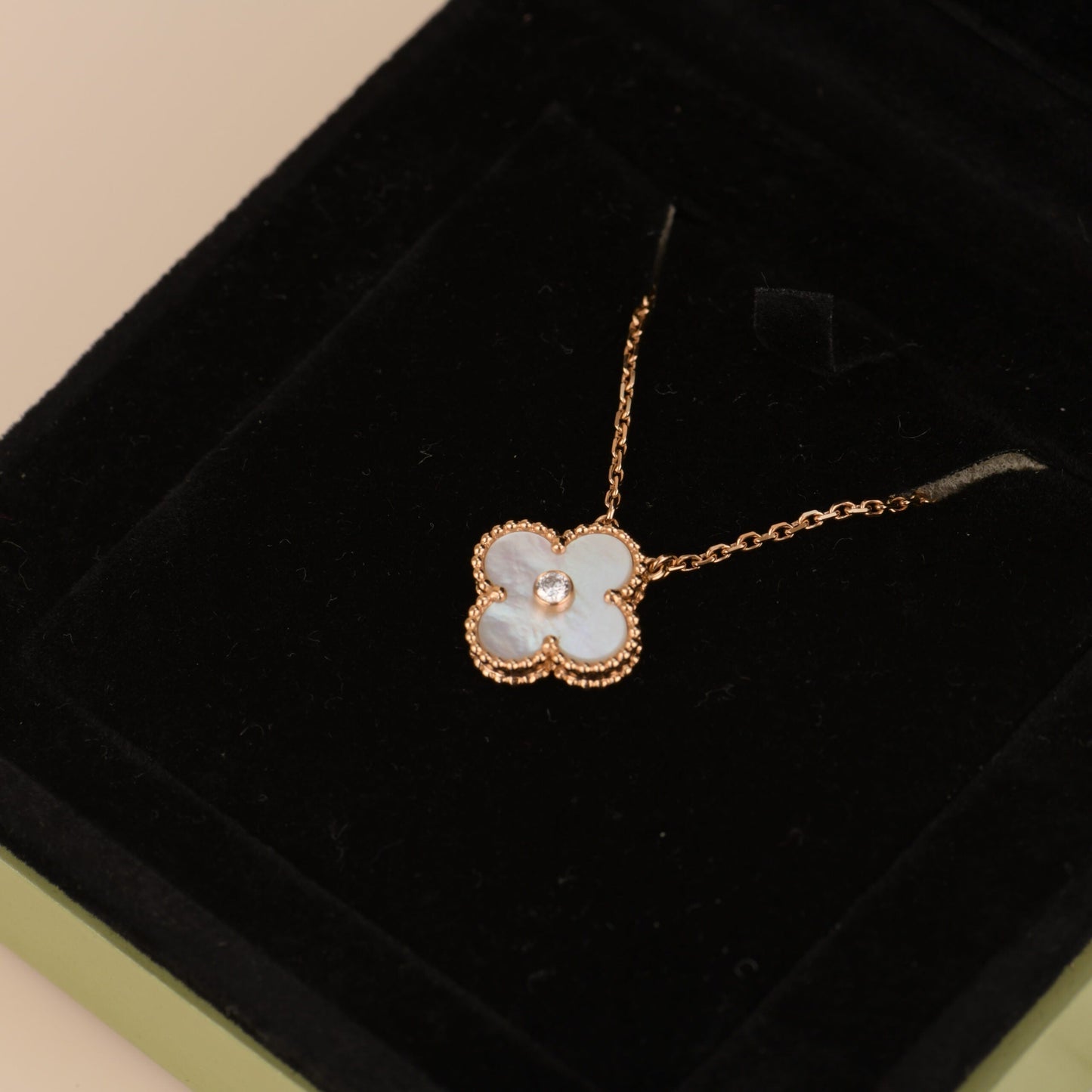 [Love Lucky]CLOVER 15MM DIAMOND WHITE FRITILLARIA NECKLACE
