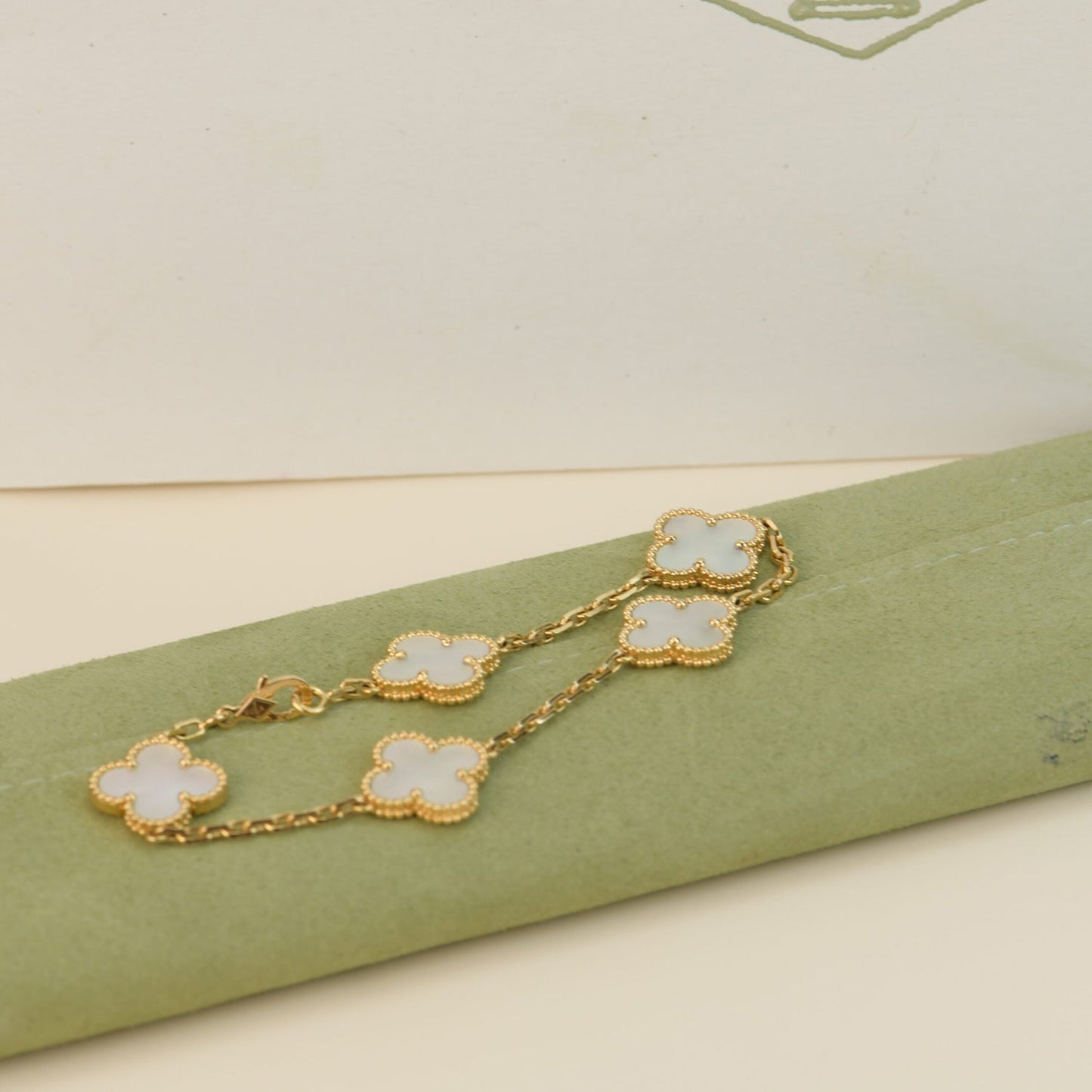 [Love Lucky]CLOVER  5 MOTIF WHITE MOP BRACELET