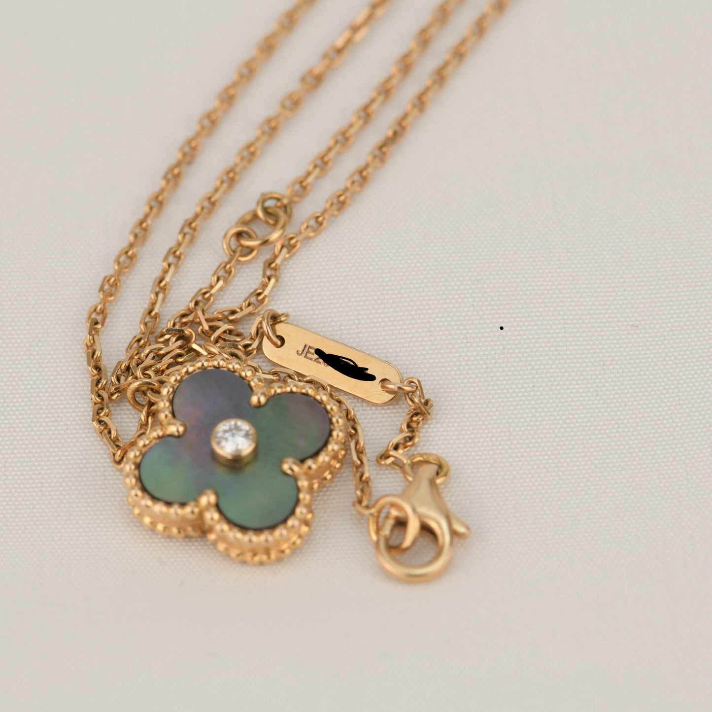[Love Lucky]CLOVER 15MM DIAMOND AND MOTHER-OF-GREY NECKLACE