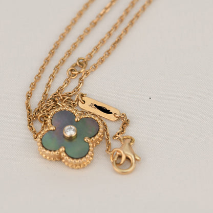 [Love Lucky]CLOVER 15MM DIAMOND AND MOTHER-OF-GREY NECKLACE