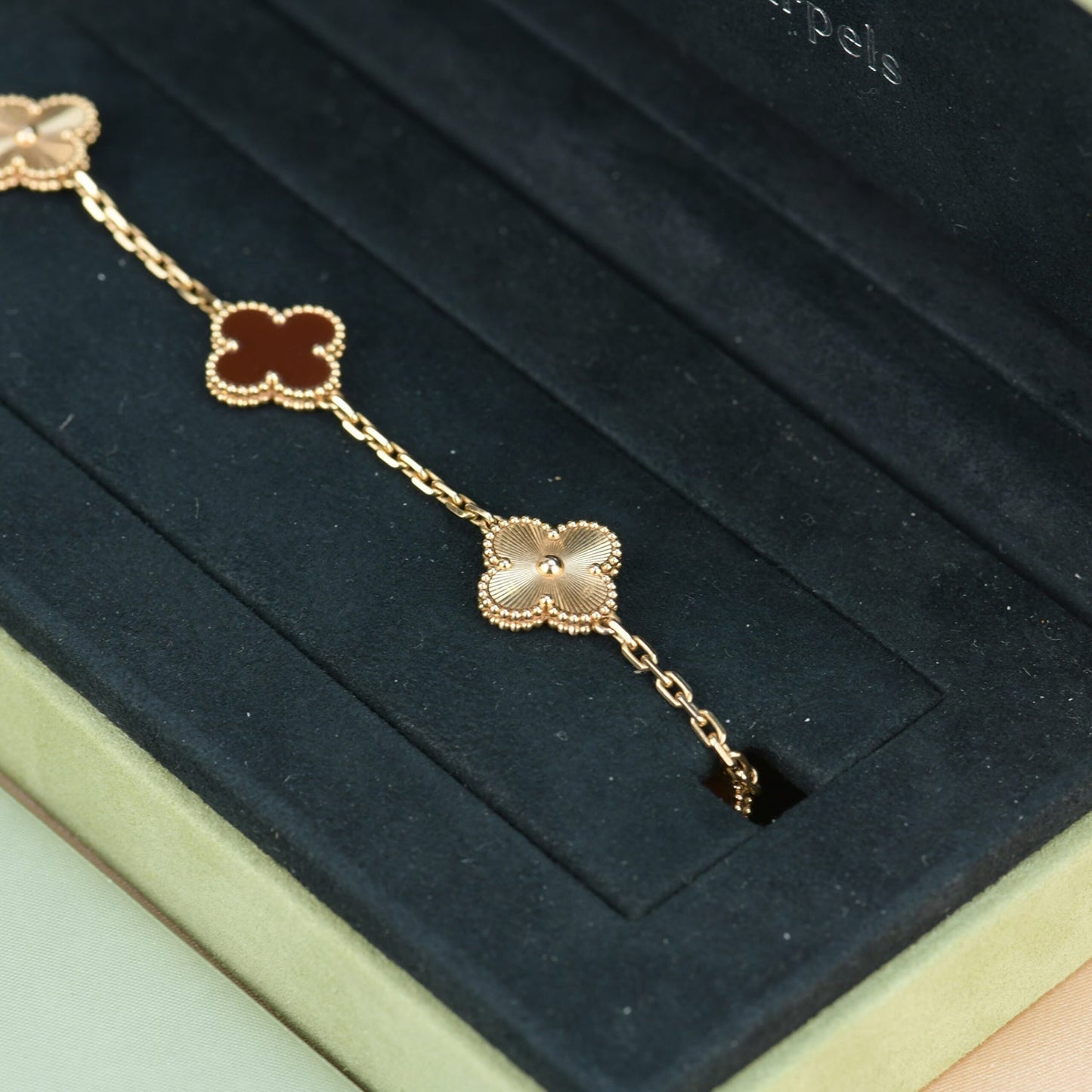 [Love Lucky]CLOVER  5 MOTIFS CARNELIAN GOLD BRACELET