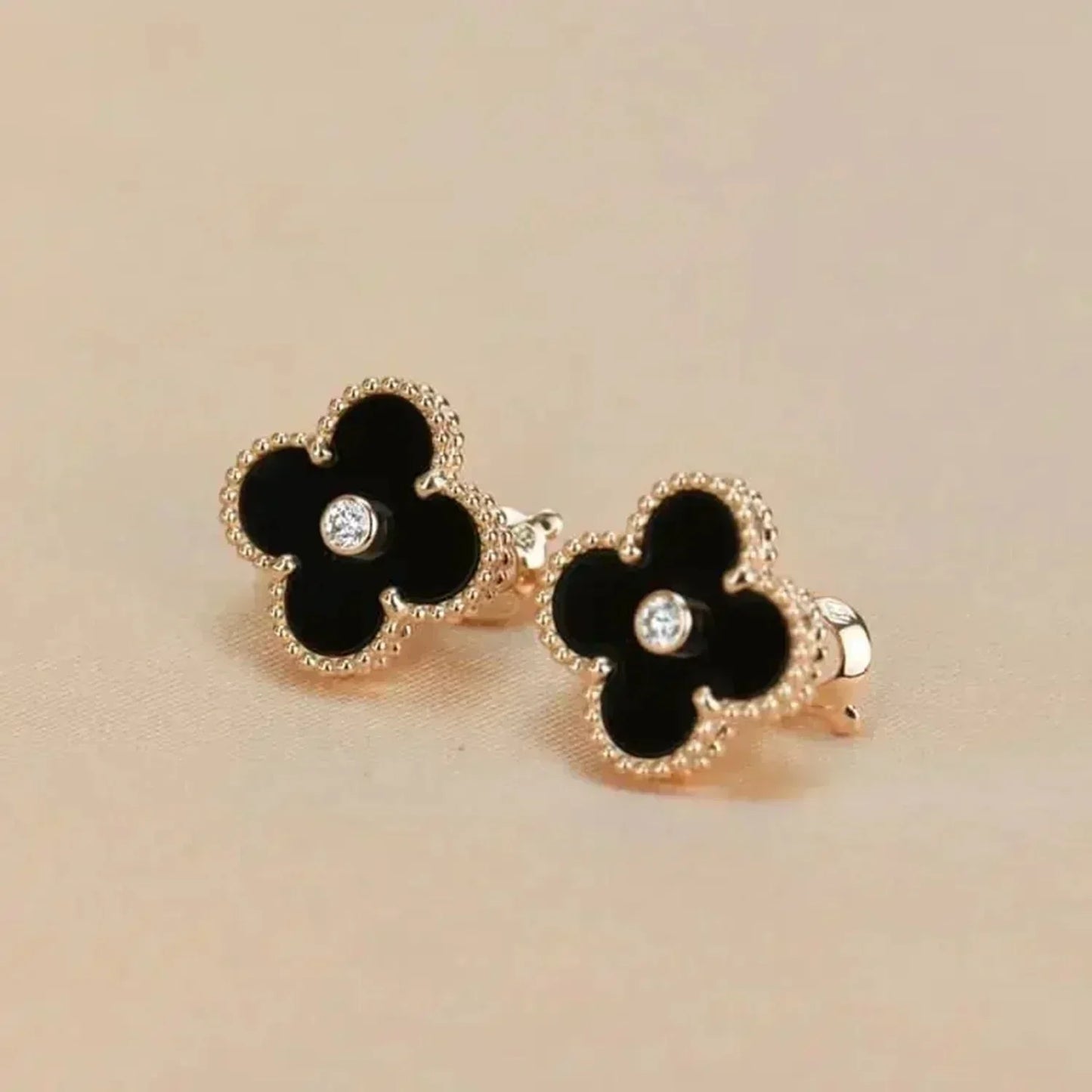 [Love Lucky]CLOVER MEDIUM 1 MOTIFS ONYX DIAMOND EARRINGS