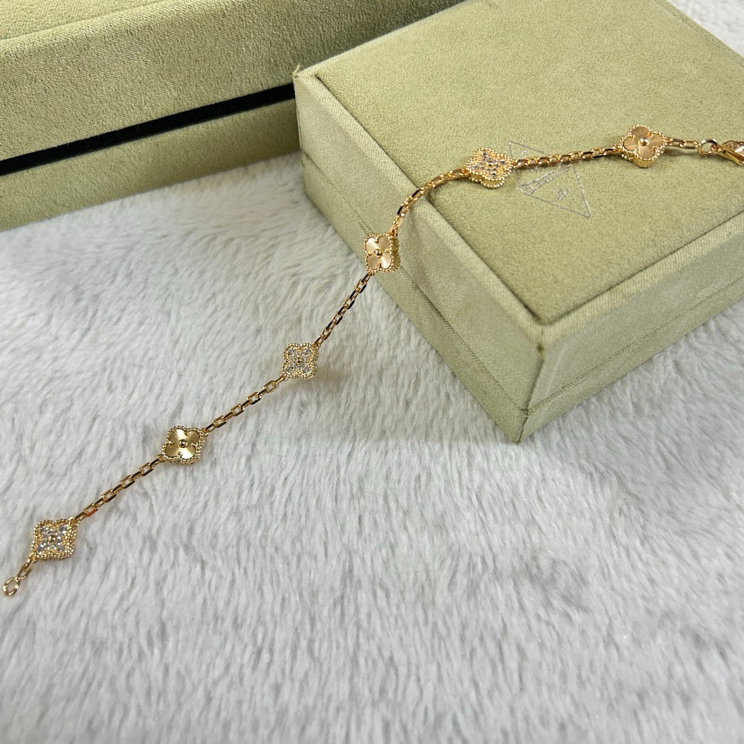 [Love Lucky]CLOVER 6 MOTIF DIAMOND LASER BRACELET