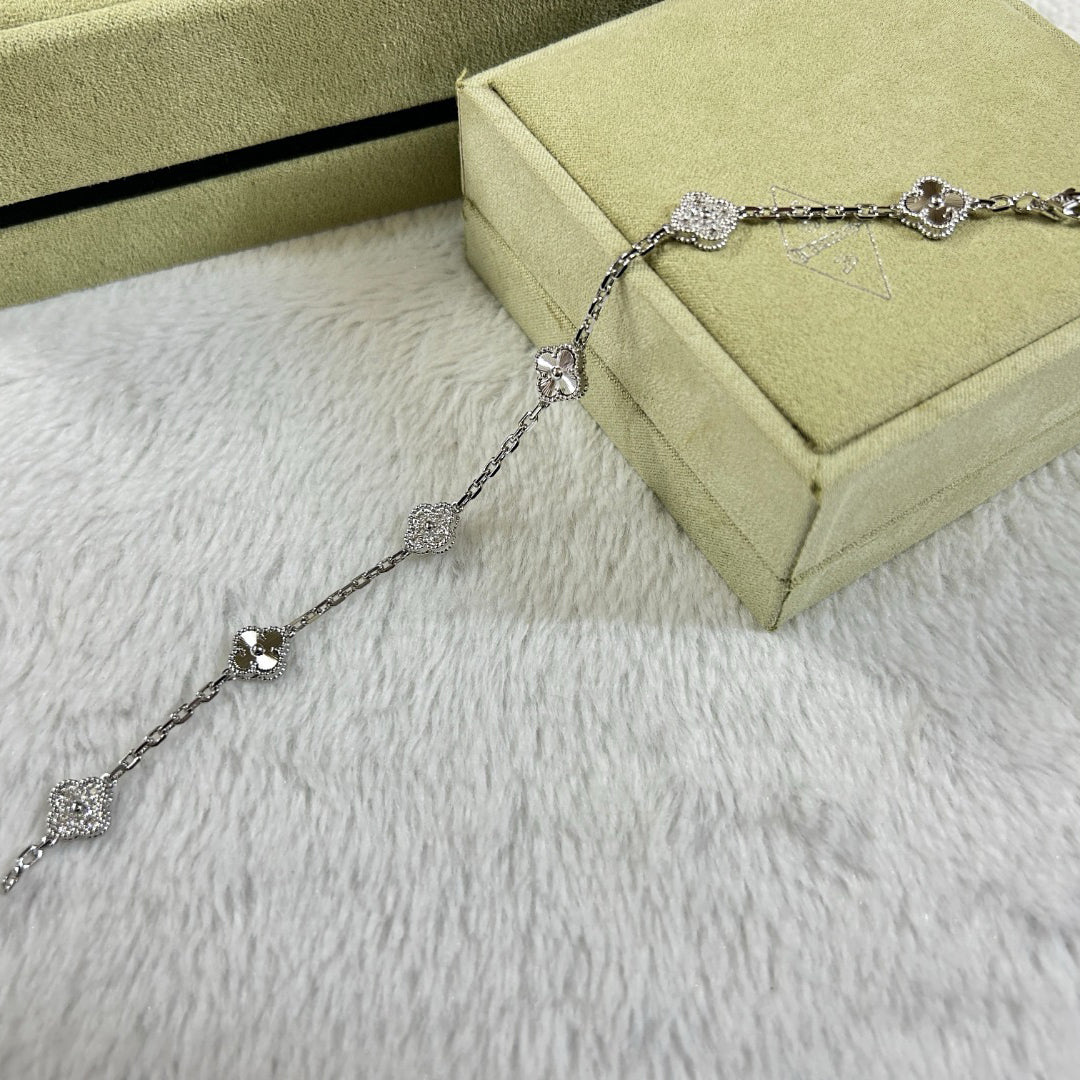 [Love Lucky]CLOVER 6 MOTIF DIAMOND LASER BRACELET