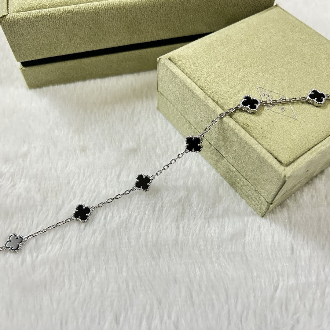 [Love Lucky]CLOVER 6 MOTIF  ONYXS BRACELET