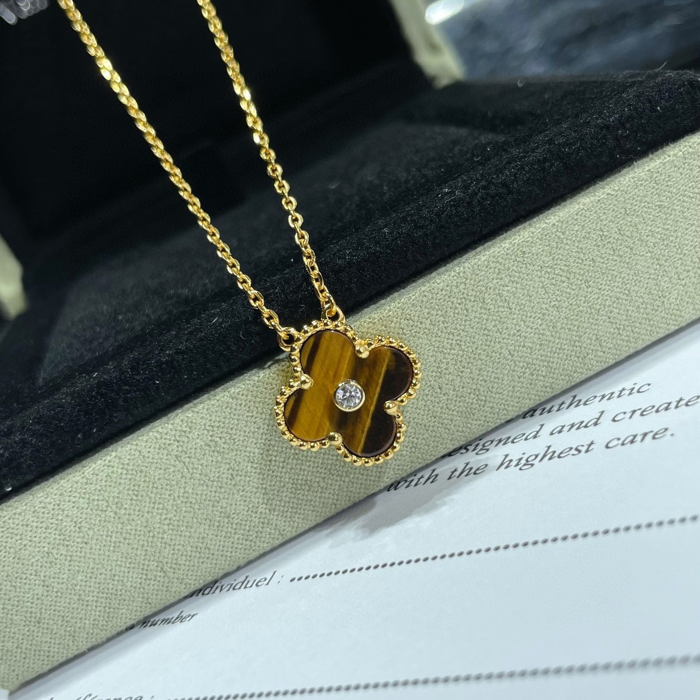 [Love Lucky]CLOVER 15MM DIAMOND AND YELLOW TIGER'S EYE AGATE necklace