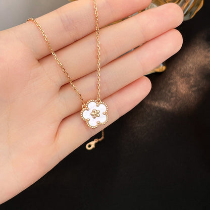 [Love Lucky]LUCKY  WHITE MOP  PLUM BLOSSOM NECKLACE