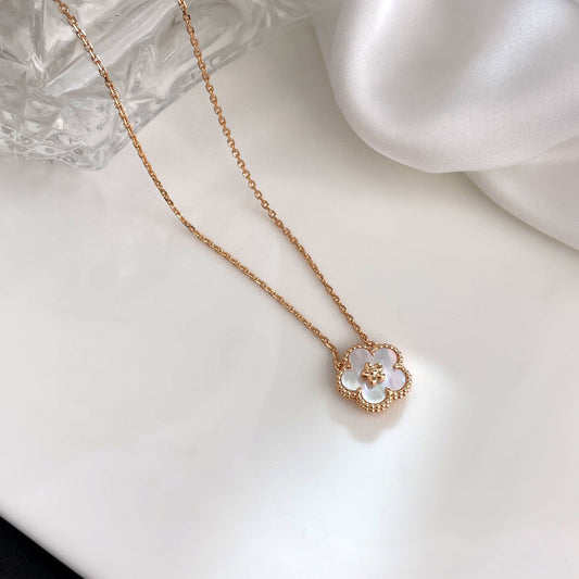 [Love Lucky]LUCKY  WHITE MOP  PLUM BLOSSOM NECKLACE