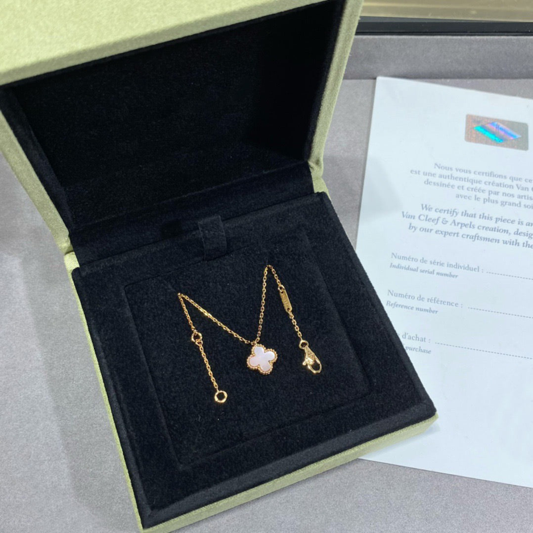 [Love Lucky]CLOVER 15MM PINK MOTHER-OF-PEARL SINGLE FLOWER NECKLACE