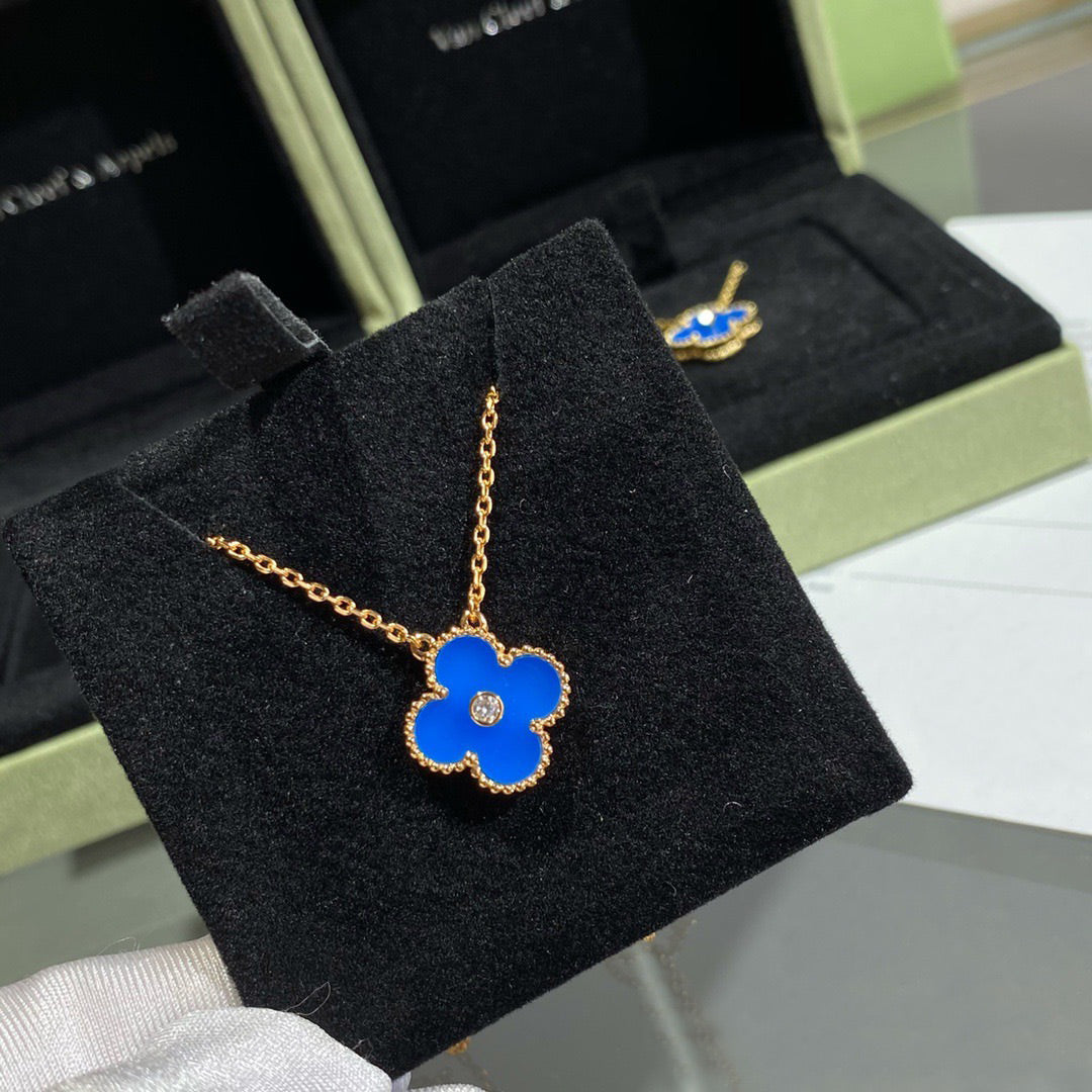 [Love Lucky]CLOVER 15MM DIAMOND AND BLUE AGATE NECKLACE