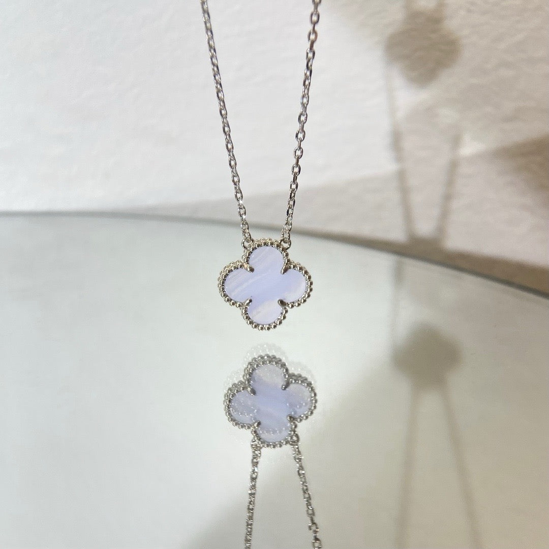 [Love Lucky]CLOVER 15MM BLUE CHALCEDONY NECKLACE SILVER