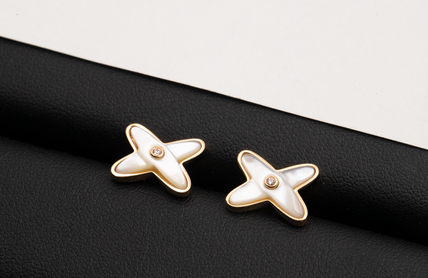 [Love Lucky]JEUX DE WHITE MOP PINK GOLD DIAMOND EARRINGS