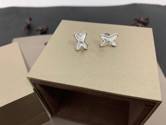 [Love Lucky]JEUX DE WHITE MOP SILVER DIAMOND EARRINGS