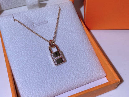 [Love Lucky]HM ADVANCED NICHE LOCK HEAD NECKLACE DIAMONDS