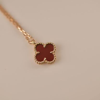 [Love Lucky]CLOVER MINI 9.5MM WHITE CARNELIANS NECKLACE
