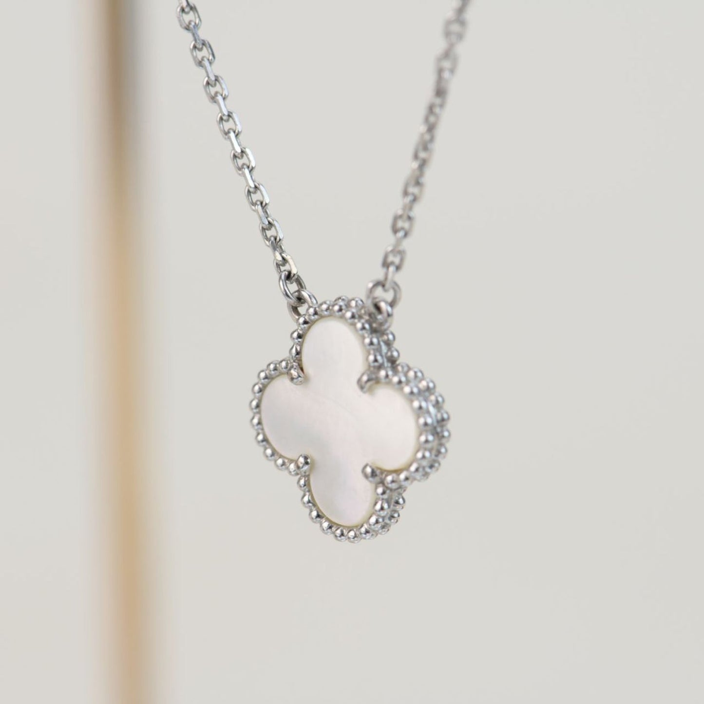 [Love Lucky]CLOVER  15MM WHITE MOTHER-OF-PEARL SILVER